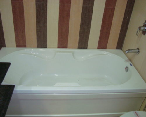 washroom bath tub